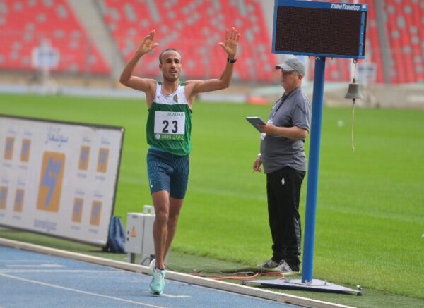 Oran : (Championnat arabe d'athlétisme) El Hadi Laâmeuch remporte l'argent au semi-marathon