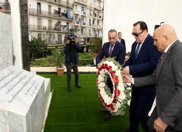 Le ministre de la Communication se recueille à la mémoire des martyrs de la presse nationale