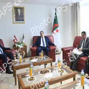 Le ministre de la Communication reçoit l'ambassadeur de la République libanaise en Algérie