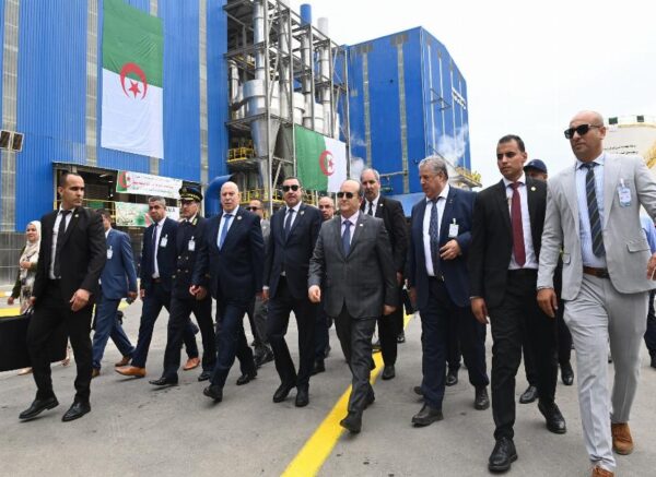 Le Premier ministre inaugure à Jijel le complexe de trituration de graines oléagineuses