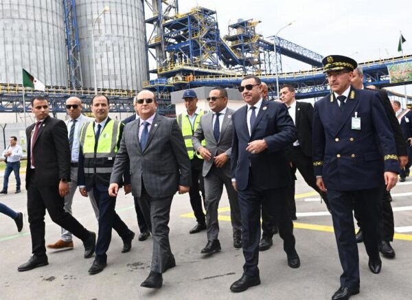 Le Premier ministre inaugure à Jijel le complexe de trituration de graines oléagineuses