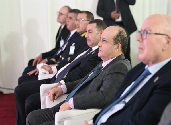 Le Premier ministre inspecte les travaux de la 2e tranche du projet du terminal à conteneurs au port de Djen Djen