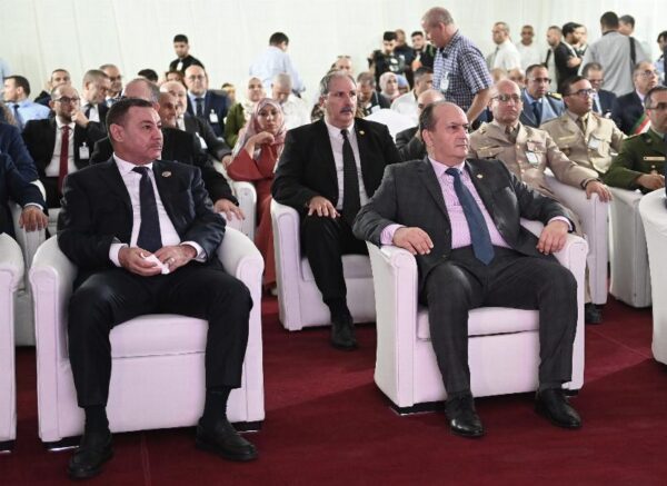 Le Premier ministre inspecte les travaux de la 2e tranche du projet du terminal à conteneurs au port de Djen Djen