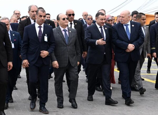 Le Premier ministre inspecte les travaux de la 2e tranche du projet du terminal à conteneurs au port de Djen Djen