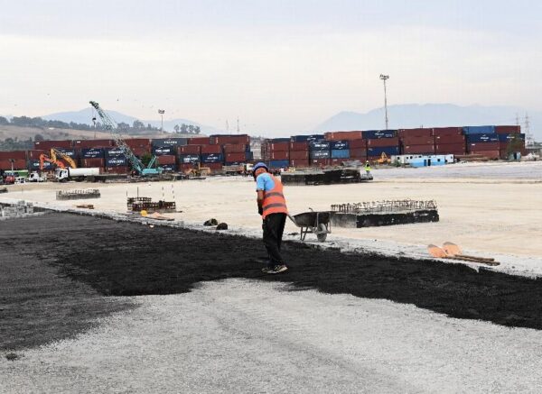 Le Premier ministre inspecte les travaux de la 2e tranche du projet du terminal à conteneurs au port de Djen Djen