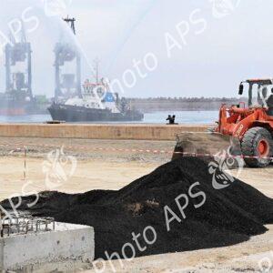 Le Premier ministre inspecte les travaux de la 2e tranche du projet du terminal à conteneurs au port de Djen Djen