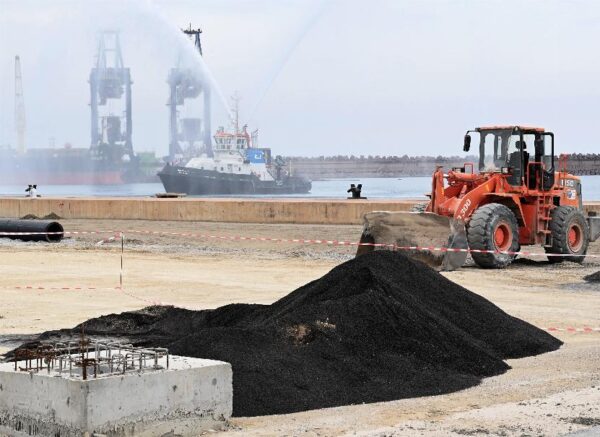 Le Premier ministre inspecte les travaux de la 2e tranche du projet du terminal à conteneurs au port de Djen Djen
