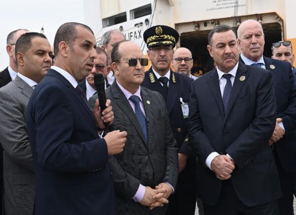 Le Premier ministre inspecte les travaux de la 2e tranche du projet du terminal à conteneurs au port de Djen Djen
