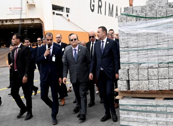 Le Premier ministre inspecte les travaux de la 2e tranche du projet du terminal à conteneurs au port de Djen Djen