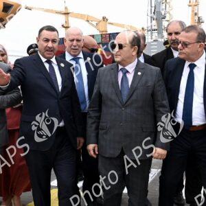 Le Premier ministre inspecte les travaux de la 2e tranche du projet du terminal à conteneurs au port de Djen Djen