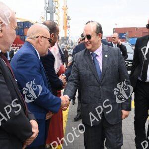 Le Premier ministre inspecte les travaux de la 2e tranche du projet du terminal à conteneurs au port de Djen Djen