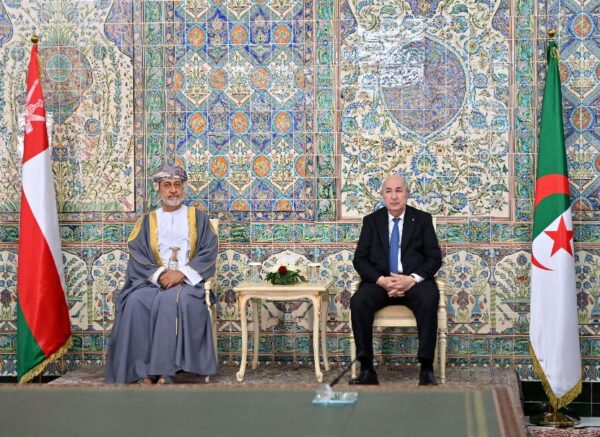 Le président de la République et le Sultan d'Oman président la cérémonie de signature de mémorandums