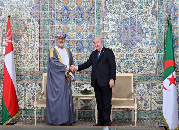 Le président de la République et le Sultan d'Oman président la cérémonie de signature de mémorandums