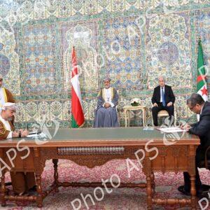 Le président de la République et le Sultan d'Oman président la cérémonie de signature de mémorandums