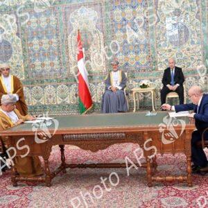 Le président de la République et le Sultan d'Oman président la cérémonie de signature de mémorandums