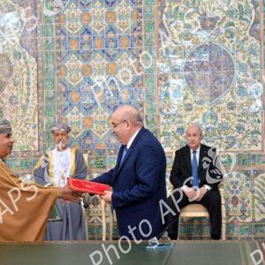 Le président de la République et le Sultan d'Oman président la cérémonie de signature de mémorandums
