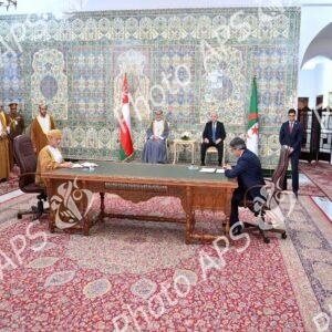 Le président de la République et le Sultan d'Oman président la cérémonie de signature de mémorandums