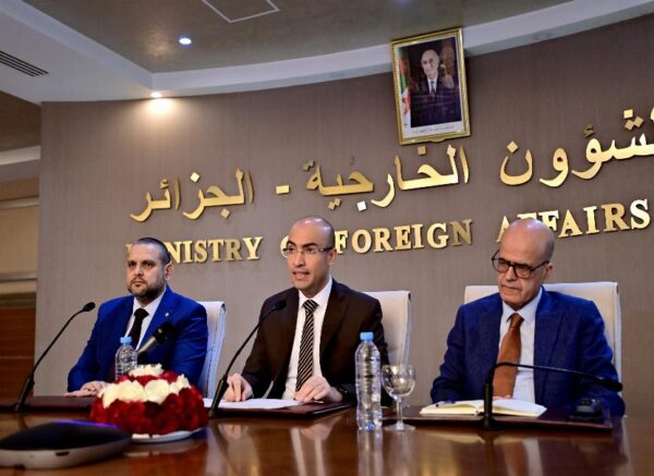M. Chaïb préside le lancement officiel de l'adhésion du MAE au système numérique du Hadj et de la Omra