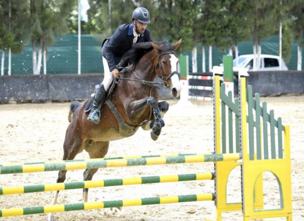 Constantine : coup d'envoi du concours national de saut d’obstacles d'équitation au club Etoile de l’Est