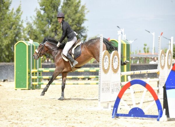 Constantine : coup d'envoi du concours national de saut d’obstacles d'équitation au club Etoile de l’Est
