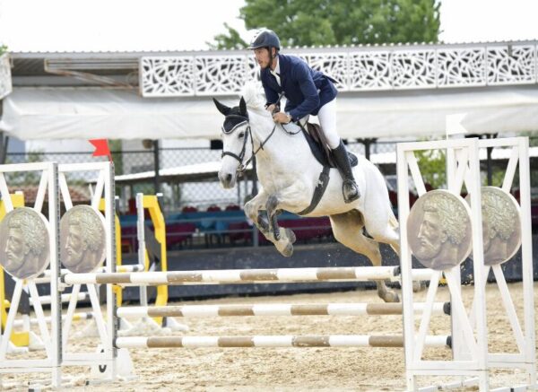 Constantine : coup d'envoi du concours national de saut d’obstacles d'équitation au club Etoile de l’Est