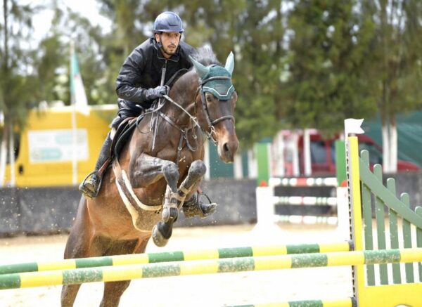 Constantine : coup d'envoi du concours national de saut d’obstacles d'équitation au club Etoile de l’Est