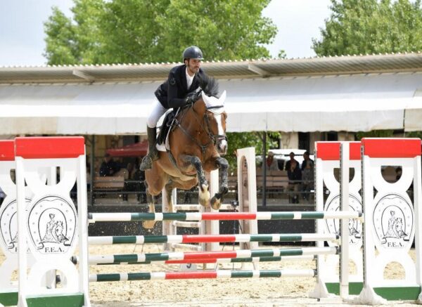 Constantine : coup d'envoi du concours national de saut d’obstacles d'équitation au club Etoile de l’Est