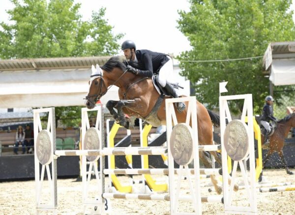 Constantine : coup d'envoi du concours national de saut d’obstacles d'équitation au club Etoile de l’Est