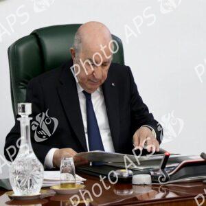 Le président de la République préside une réunion du Conseil des ministres