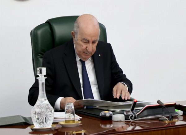 Le président de la République préside une réunion du Conseil des ministres