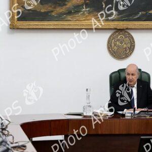 Le président de la République préside une réunion du Conseil des ministres