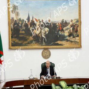 Le président de la République préside une réunion du Conseil des ministres