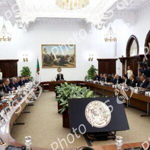 Le président de la République préside une réunion du Conseil des ministres