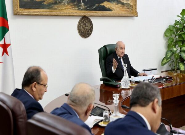 Le président de la République préside une réunion du Conseil des ministres