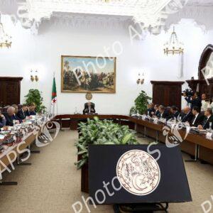 Le président de la République préside une réunion du Conseil des ministres