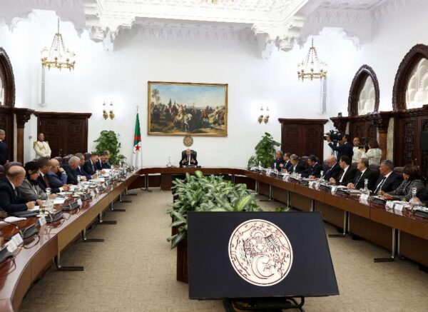 Le président de la République préside une réunion du Conseil des ministres