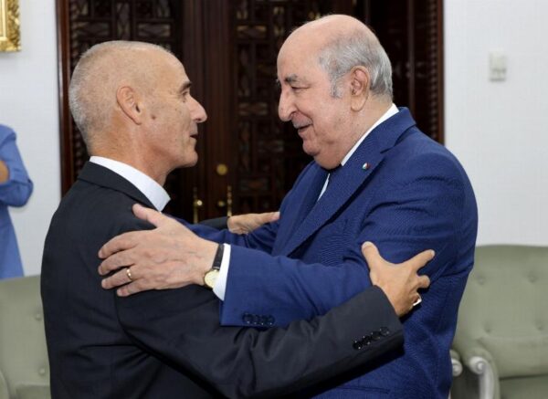 Le président de la République reçoit l'archevêque d'Alger