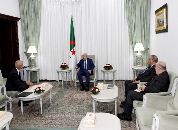 Le président de la République reçoit l'archevêque d'Alger