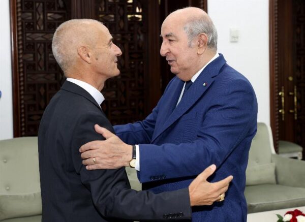 Le président de la République reçoit l'archevêque d'Alger