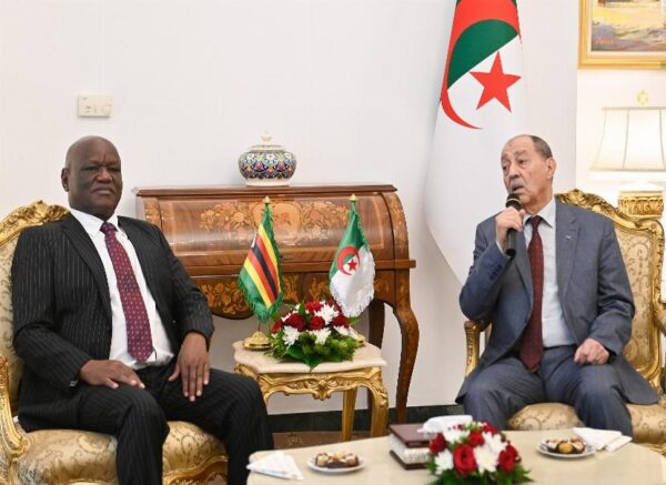 Le président de la Cour constitutionnelle reçoit une délégation de la Cour constitutionnelle du Zimbabwe
