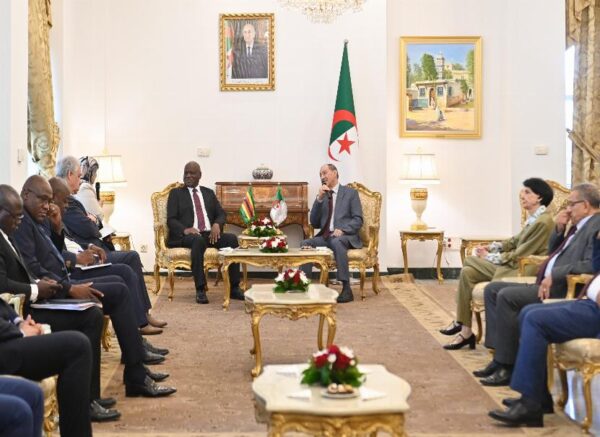 Le président de la Cour constitutionnelle reçoit une délégation de la Cour constitutionnelle du Zimbabwe