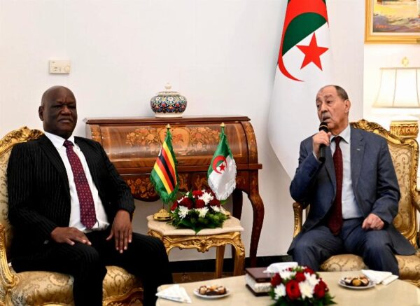 Le président de la Cour constitutionnelle reçoit une délégation de la Cour constitutionnelle du Zimbabwe