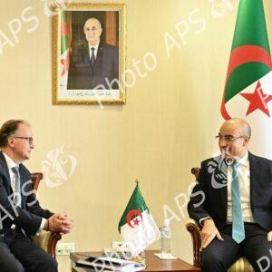M. Chaib, reçoit le Secrétaire Général de la Conférence de La Haye de droit international privé