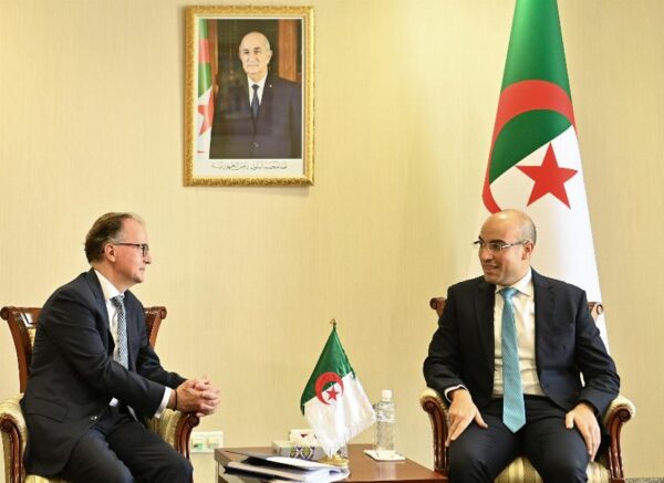 M. Chaib, reçoit le Secrétaire Général de la Conférence de La Haye de droit international privé