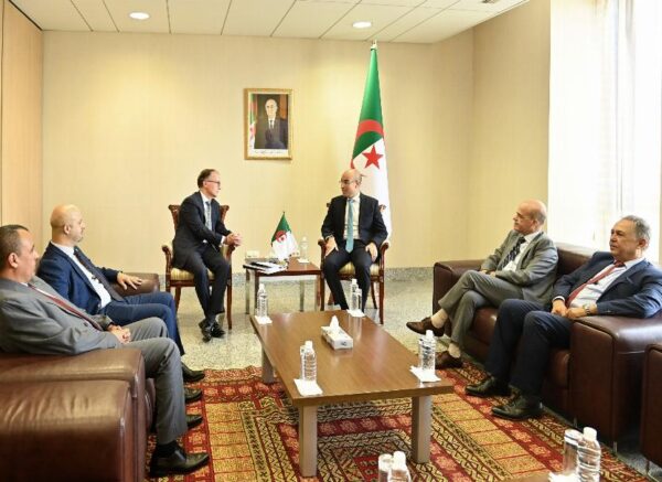 M. Chaib, reçoit le Secrétaire Général de la Conférence de La Haye de droit international privé