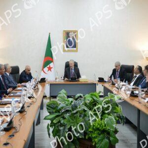 Le président du Conseil de la Nation préside une réunion de coordination avec les présidents des groupes parlementaires