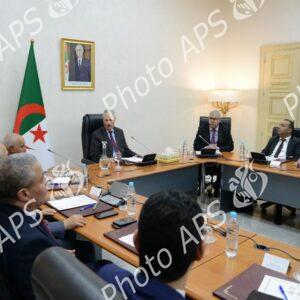 Le président du Conseil de la Nation préside une réunion de coordination avec les présidents des groupes parlementaires