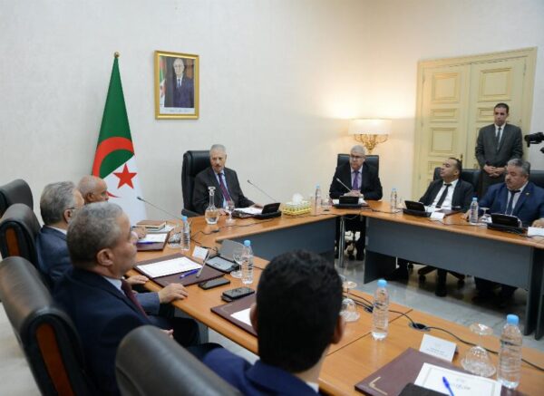 Le président du Conseil de la Nation préside une réunion de coordination avec les présidents des groupes parlementaires