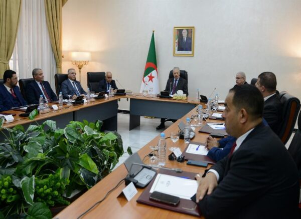 Le président du Conseil de la Nation préside une réunion de coordination avec les présidents des groupes parlementaires