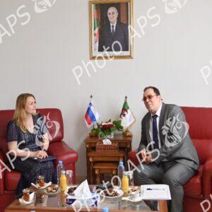 Le ministre de la communication reçoit l'ambassadrice de Slovénie en Algérie